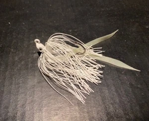10pk Poison Tail Jigs w/skirts 1/4 or 3/8oz In Classic White Mustad SICKLE HOOKS - Picture 1 of 1