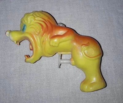 VINTAGE LION PLASTIC WATER PISTOL SQUIRT GUN - Image 1 of 2