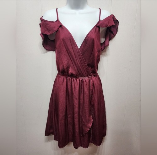 VETEMENTS Abito Charlotte Russe medio bordeaux taglio basso scollo a V volant lunghezza ginocchio B676