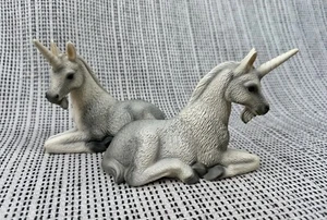 House of Global Art Harvey Knox Kingdom 2 Ceramic Unicorn Figures Mythical - Picture 1 of 18