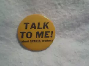 SPARTA PENNELLI PARLA CON ME! (About Sparta Brushes) PULSANTE PINBACK 2 1/4", raro - Foto 1 di 3