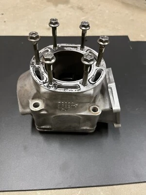 1994 1995 1996 Yamaha Vmax 600 DLX XT LE Cylinder Jug 8CA-11311-00-00 - Image 1 of 4