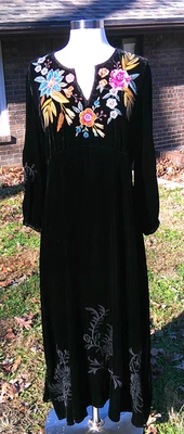 Maxi Vestido Johnny Was Negro Terciopelo Blanco Bordado Manga 3/4 XS USADO EN EXCELENTE ESTADO $528 Foto 1 de 4