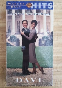 Dave - VHS - 1993 - Neu & Versiegelt - Kevin Kline Sigourney Weaver - Schneller Versand - Bild 1 von 4