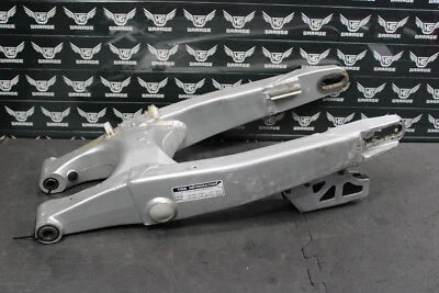 Yamaha YZ125 1999 OEM basculante brazo oscilante suspensión 5MV-22110-00-00 Foto 1 de 4