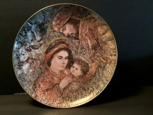 Edna Hibel Christmas 1NATIVITY Porcelain Collector Plate #4582 - Picture 1 of 2