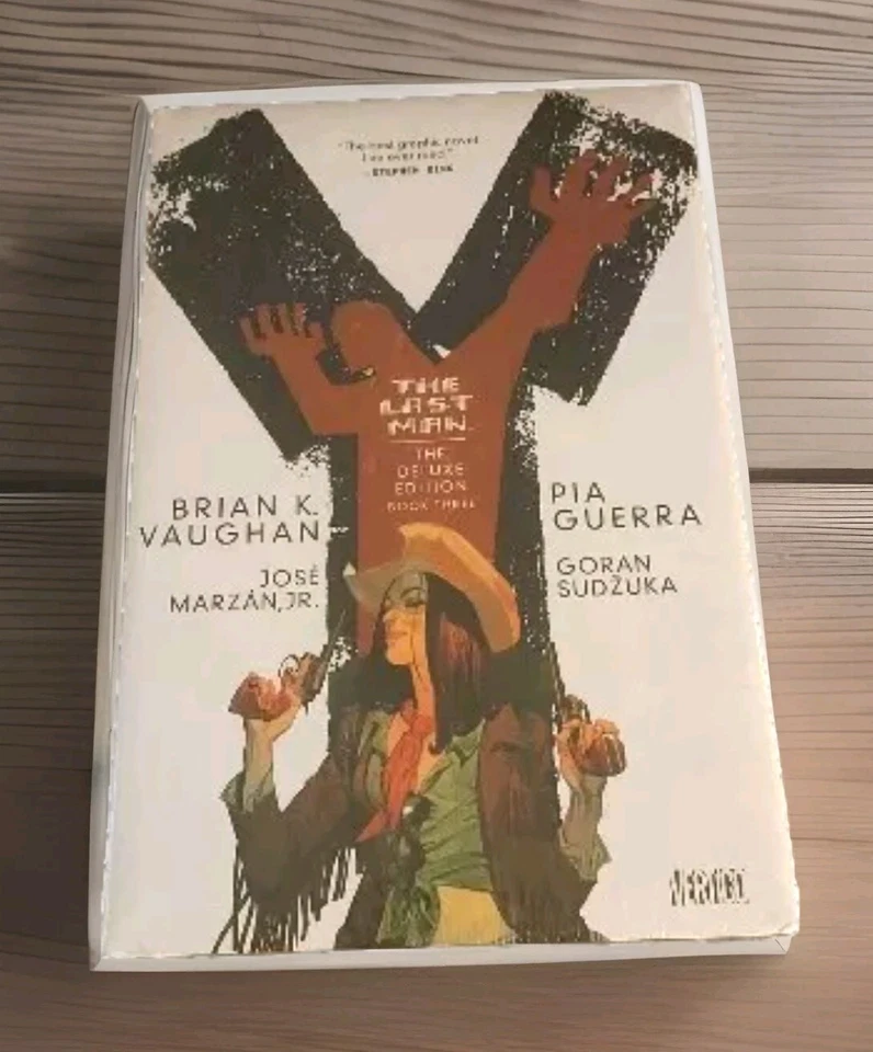 Y: the Last Man-The Deluxe Edition #3 (DC Comics June 2010)