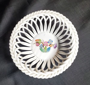 Herend Queen Victoria Small Open Weave Basket Bowl Hand Painted Porcelain 5 3/8" - Picture 1 of 6