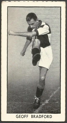 D C THOMSON-FAMOUS FOOTBALLERS-1956-#20-BRISTOL ROVERS & ENGLAND-GEOFF BRADFORD - Image 1 of 2
