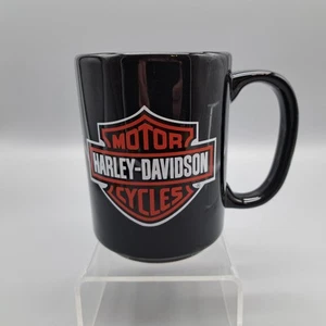 Taza de café negra Harley-Davidson con logotipo de barra y escudo - Imagen 1 de 8