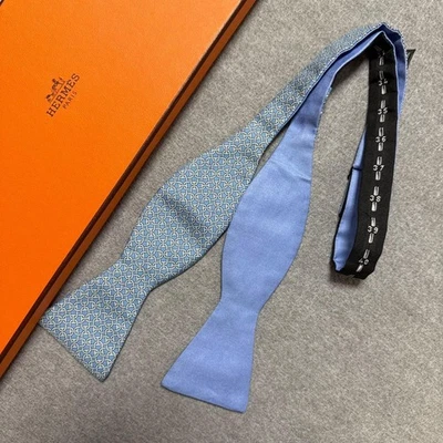 Pajarita Hermes Azul Seda Patrón Geométrico Usada Buen Estado Foto 1 de 4