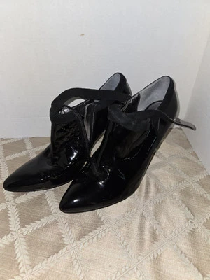 Calvin Klein Poema Pointy Toe Black Patent Leather Trim Boots Sz 9 1/2  Heels - Image 1 of 4