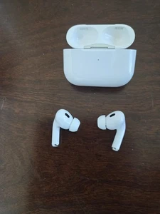 Airpods Pro 2ème génération avec étui de charge sans fil (USB-C) - Photo 1 sur 5