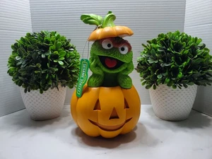 Sesame Street Oscar Il Grouch In Zucca Pattumiera Decorazione Tavolo Halloween π2025 - Foto 1 di 10