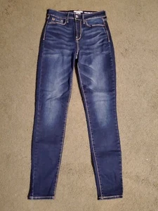 Denizen Levi's Women's High Rise Skinny Size 2 (W26) Blue Wash Denim Jeans - Picture 1 of 4