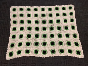 MANTA DE GANCHILLO HECHA A MANO afgana cuadrada abuela 44"x55" blanca negra verde de colección - Imagen 1 de 12