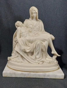 alte italienische Figur, La pieta in Resin, Marmelsockel 20 cm hoch - Bild 1 von 8