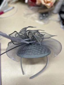 Small grey fascinator - Picture 1 of 5