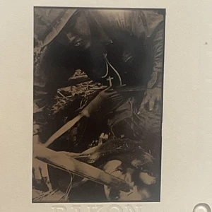 Larry Burrows Reaching Out Vietnam War 1966 Film Slide Iconic Photo - Bild 1 von 6