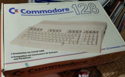 Commodore 128 8-bit classic in OVP (mit Netzteil/ TVC/ 3 Manuals) works 89673 - Bild 1 von 4