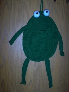 New, handcrafted frog, yip yip type hanging basket, large - Picture 1 of 4