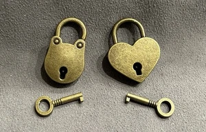2 Mini Messing Vorhängeschlösser mit Schlüssel - Bild 1 von 4