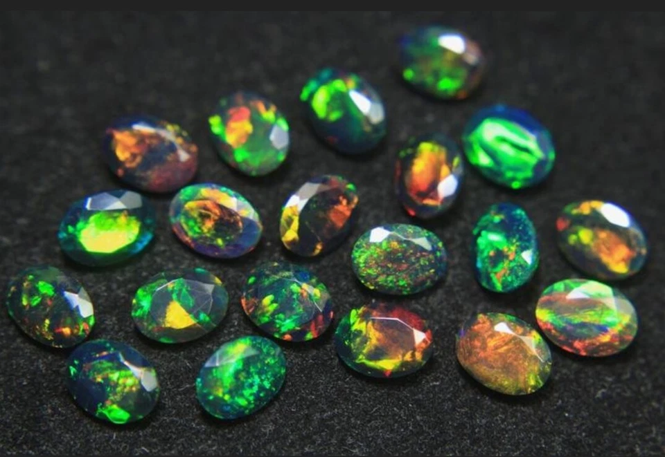 Ópalo negro etíope corte ovalado 7x5 mm, facetado, iridiscente, piedra preciosa de ópalo de fuego Welo Foto 1 de 4