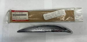 EMBLEMA SUZUKI INTRUDER 68111-41F00 VL800 2001-2005 - Imagen 1 de 1
