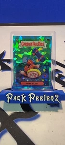 2021 Topps Garbage Pail Kids Sapphire Hurt Curt 89a Aqua Refractor 62/99 - Picture 1 of 2