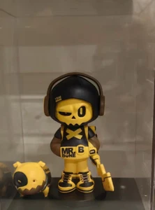 MR.BONE Gameman Series Secret Yellow Lightning With Dog - Picture 1 of 6