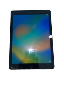 Apple iPad 5th Gen. 32GB, Wi-Fi, 9.7in - Cracked Screen - Picture 1 of 4