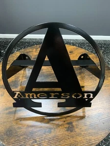 Soporte de manguera de agua personalizado - montado en la pared - elige tu audaz inicial-texto-color - Imagen 1 de 8