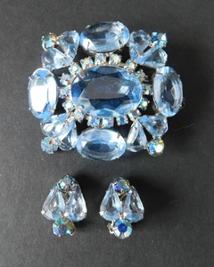 De colección. JUEGO DE PENDIENTES BROCHE DIAMANTES DE IMITACIÓN AZUL CIELO Y AURORA BOREAL AÑOS 50 - Imagen 1 de 15