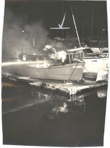 DOCKED YACHT ABLAZE Fire Hose Applied CALIFORNIA Vintage 1961 Press Photo - Picture 1 of 2