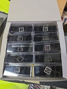 NUEVO EN CAJA DE 20 Vintage VW Volkswagen Nuevo Escarabajo Sombrero Solapa Pin En Estuches - Imagen 1 de 3