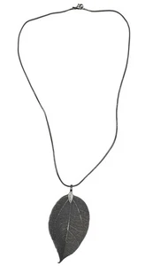 collana bigiotteria colore argento catenina foglia chiusura trasparente natura LEGGI - Foto 1 di 5