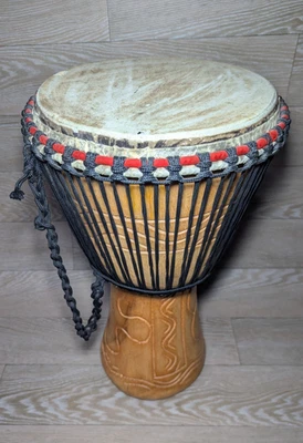 Cabezal de piel de bongo de tambor Djembe hecho a mano de 11 pulgadas, tiene desgaste y división - todavía bongos Foto 1 de 4