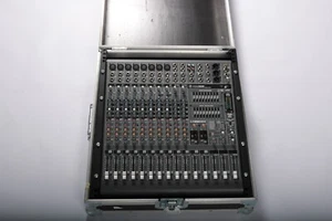 Mackie Ppm1012 Powered Mixer Amp mit Flightcase - Bild 1 von 4