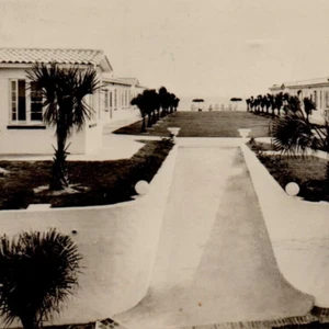 c.1949 Palmer Court Apartments Daytona Beach FL RPPC Palms Ocean Beach Overlook - Picture 1 of 3