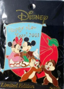 Pin cometa Disney Japón M&P Store Chip Dale y MIckey Minnie Feliz Año Nuevo 2003 - Imagen 1 de 1