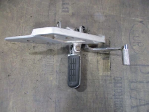 Honda CB 1300 A SC54 SuperFour BJ.05 Fußrastenplatte Raste Fußraste vorne rechts - Bild 1 von 4