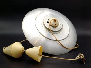 LAMPADARIO MODERNARIATO - ALLUMINIO ANNI '60/70 - FORMA AD UFO - DA RESTAURO - Imagen 1 de 11