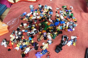 Lote de figuras LEGO Star Wars Ford Harry Potter armas sombreros cabezas piezas cascos - Imagen 1 de 13