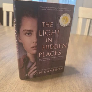 Light in Hidden Places by Sharon Cameron (2020, Hardcover) - Imagen 1 de 8