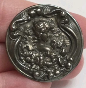 Antike Sterling Silber Jugendstil Frauenfigur zwischen Blumen Knopf 6 Gramm - Bild 1 von 4