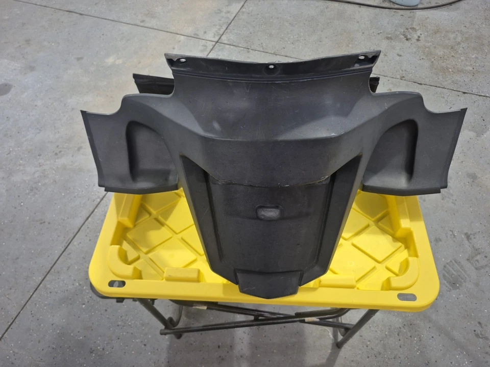 10-19 CAN-AM SPYDER RT-S ROADSTER SM5 OEM REAR  FENDER MUD GUARD  708300020 - Image 1 of 4