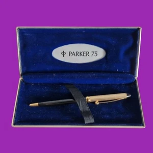 stylo bille avec écrin indiquant Parker 75 - Foto 1 di 22