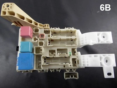 Scatola fusibili centralina Toyota Yaris P9 1.4 D-4D 82730-52341 - Immagine 1 di 3