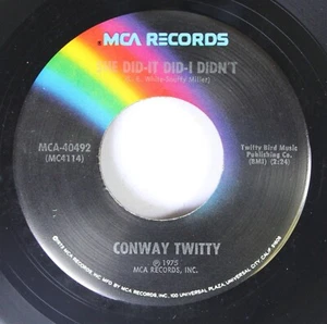 Country 45 Conway Twitty - She Did-It Did-I Didn'T / This Time I'Ve Hurt Her Mor - Picture 1 of 2