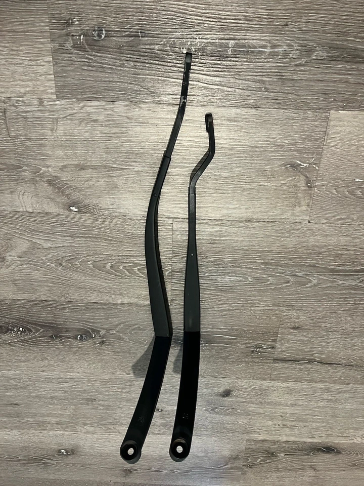 Brazos limpiaparabrisas Hyundai Santa Fe 2007-2009 - Par (derecho y derecho) - Gancho en J - OEM - Usado - Foto 1 de 4